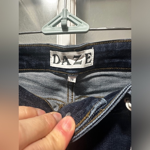 NWT DAZE DENIM The Lovergirl Roller Jean - Picture 11 of 15